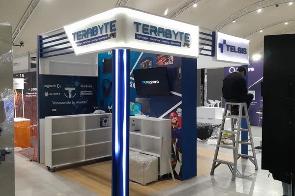 Puntodiez MDF Stand 10